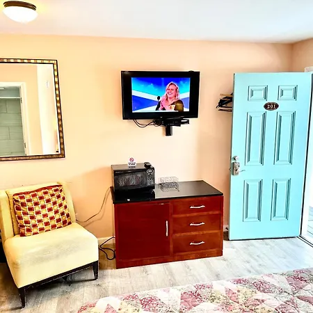 Atlantic Breeze Motel & Apartments